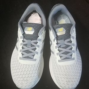 New Balance Size 7 Women's Running Shoes WKAYMR01